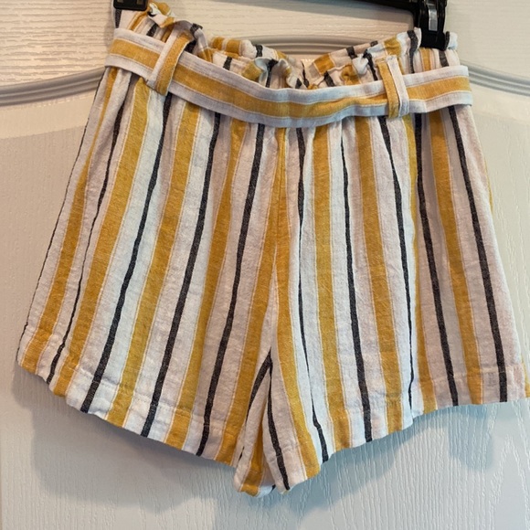 Shorts - Picture 3 of 5